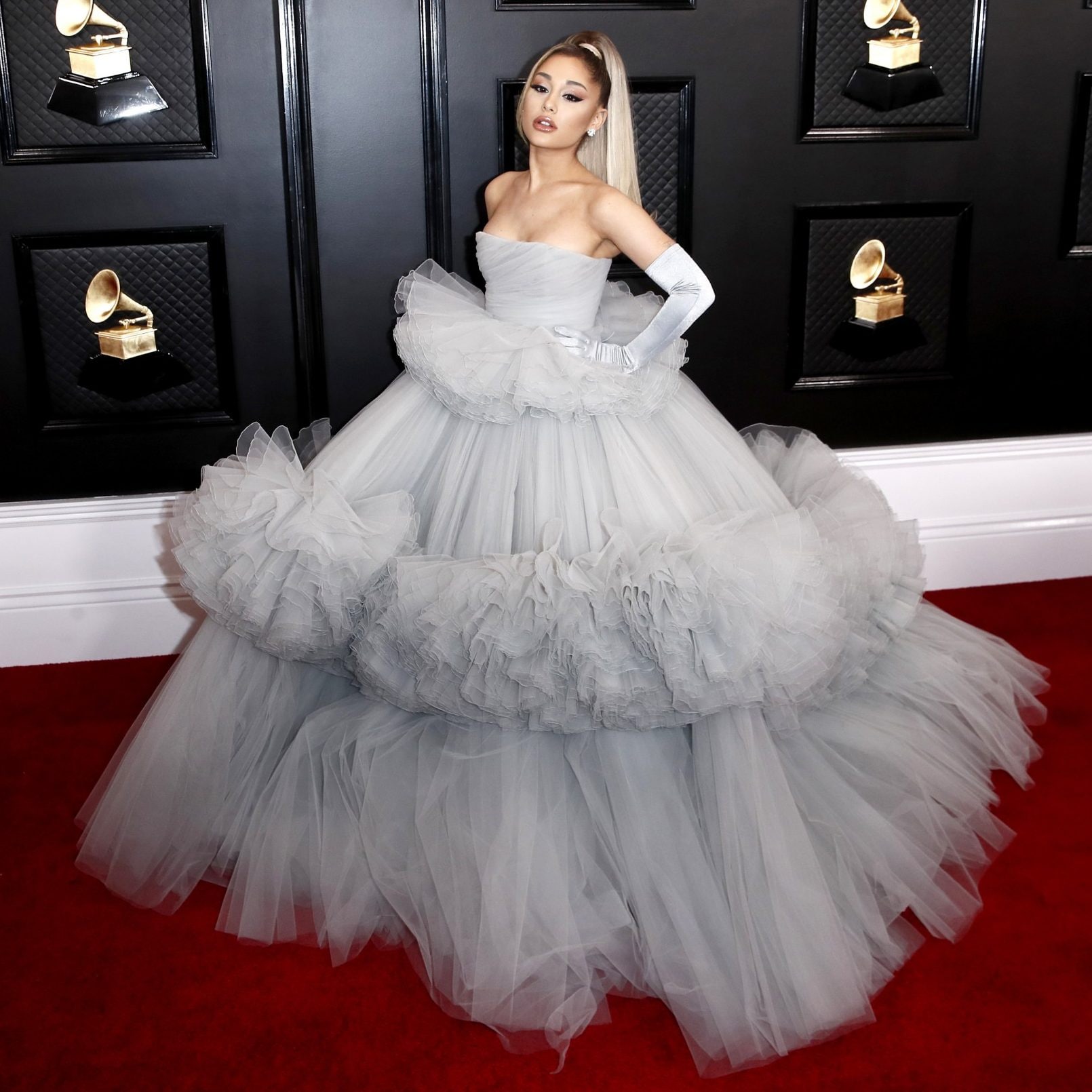 Những kiểu tóc của Ariana Grande-Ariana tại lễ trao giải Grammy.