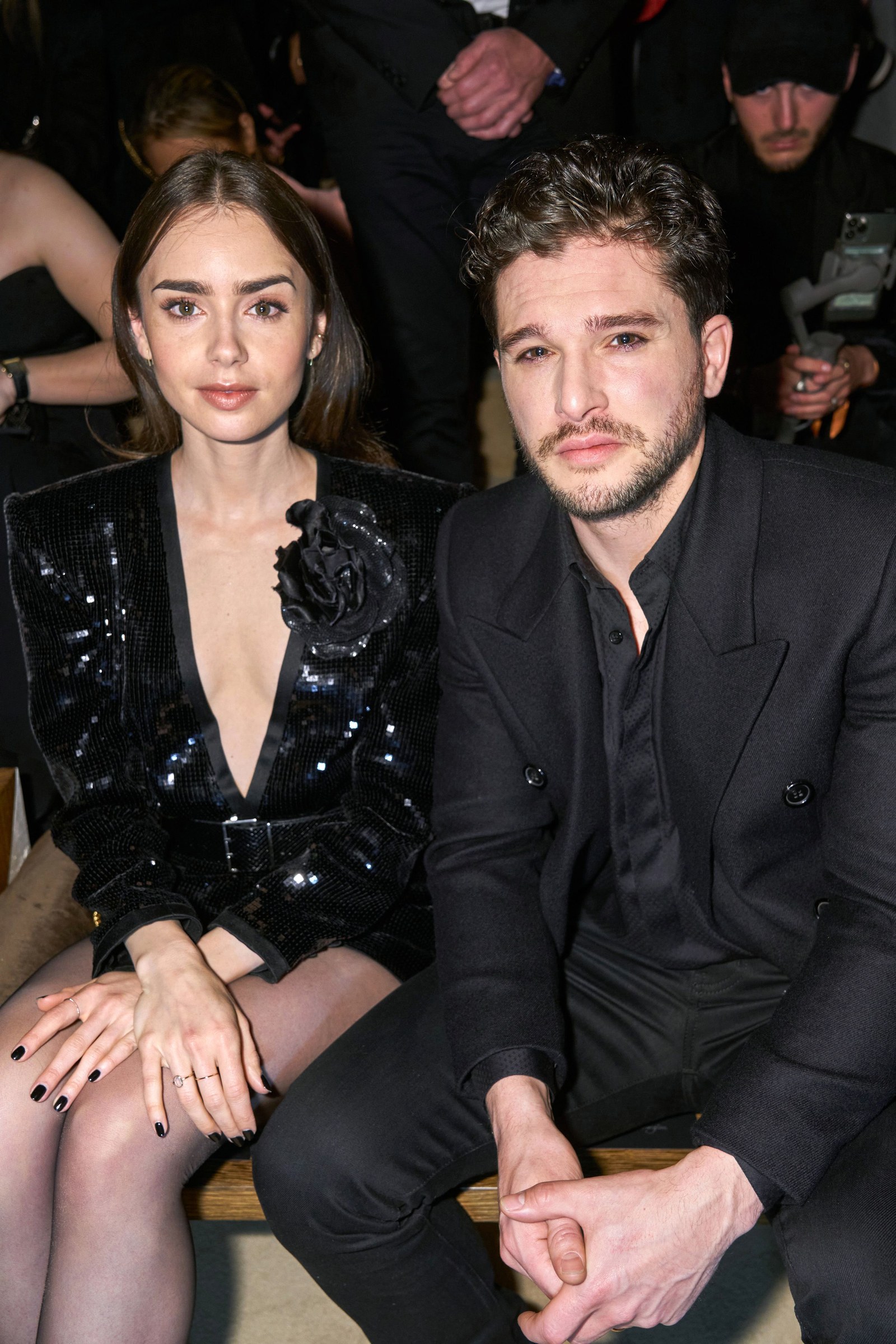 saint laurent thu đông 2020 lily collins kit harington