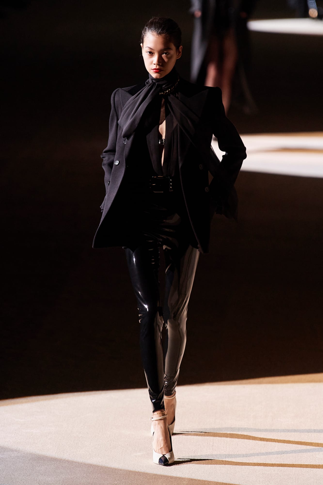 bst saint laurent thu đông 2020 look 2