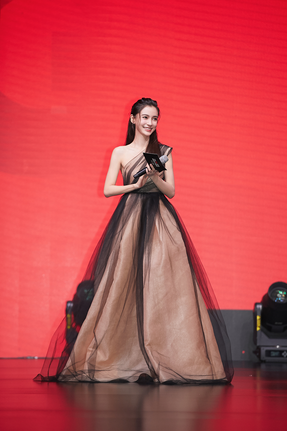 angelababy giải thường cq men of the year 2018 đầm alex perry xuân hè 2019