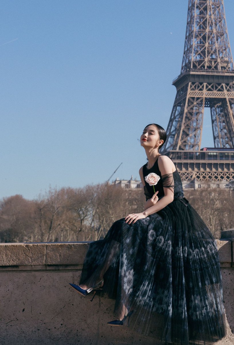 angelababy mặc đầm dior tại paris fashion week