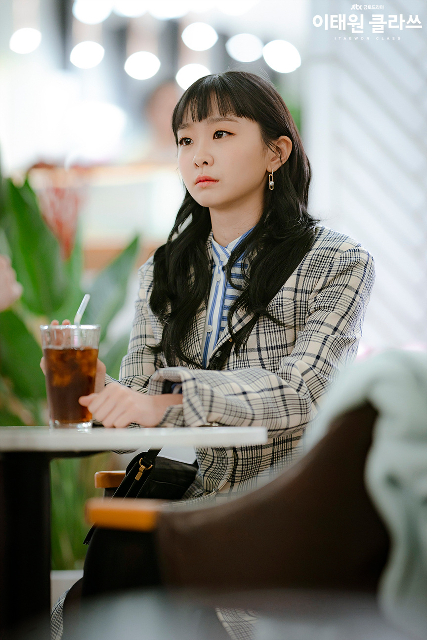 Thời trang công sở của nữ chính Jo Yi Seo trong Itaewon Class