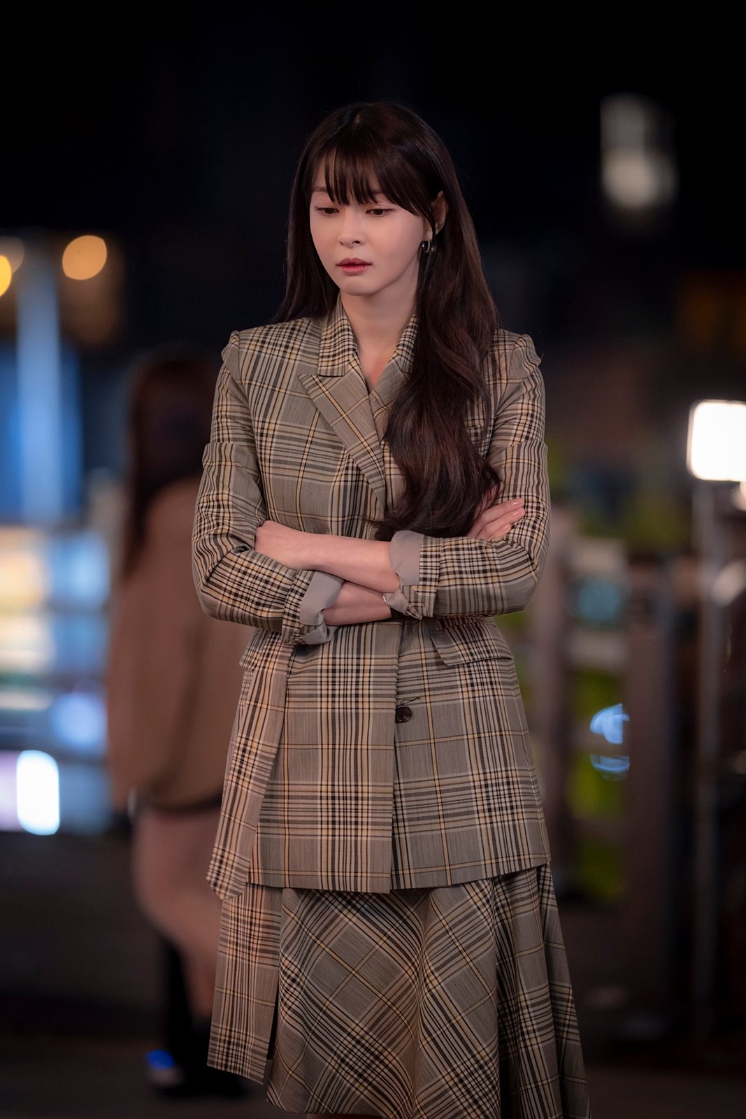 Nữ phụ Oh Soo Ah trong Itaewon Class với thời trang công sở hiện đại