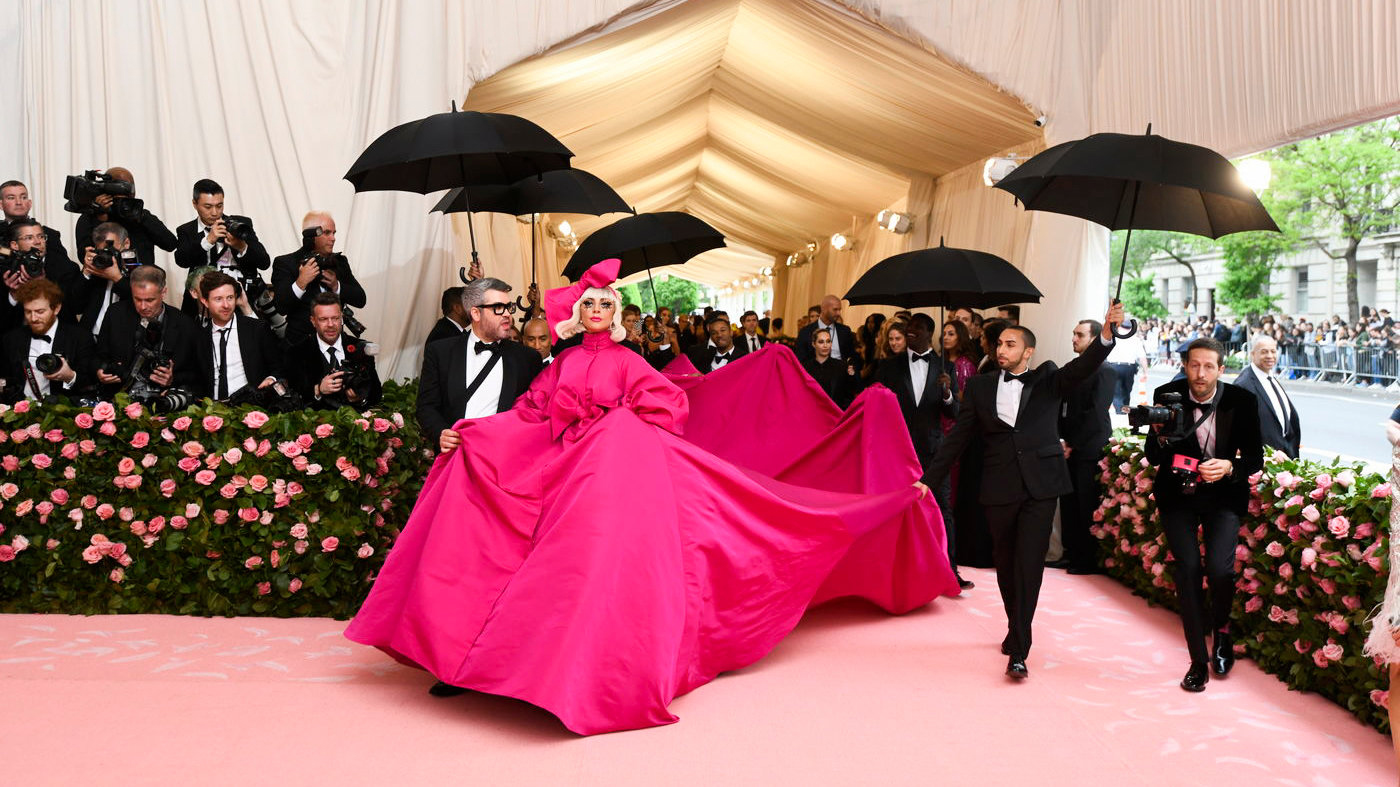 Lady Gaga tại thảm đỏ Met Gala 2019 thương hiệu thời trang Brandon Maxwell