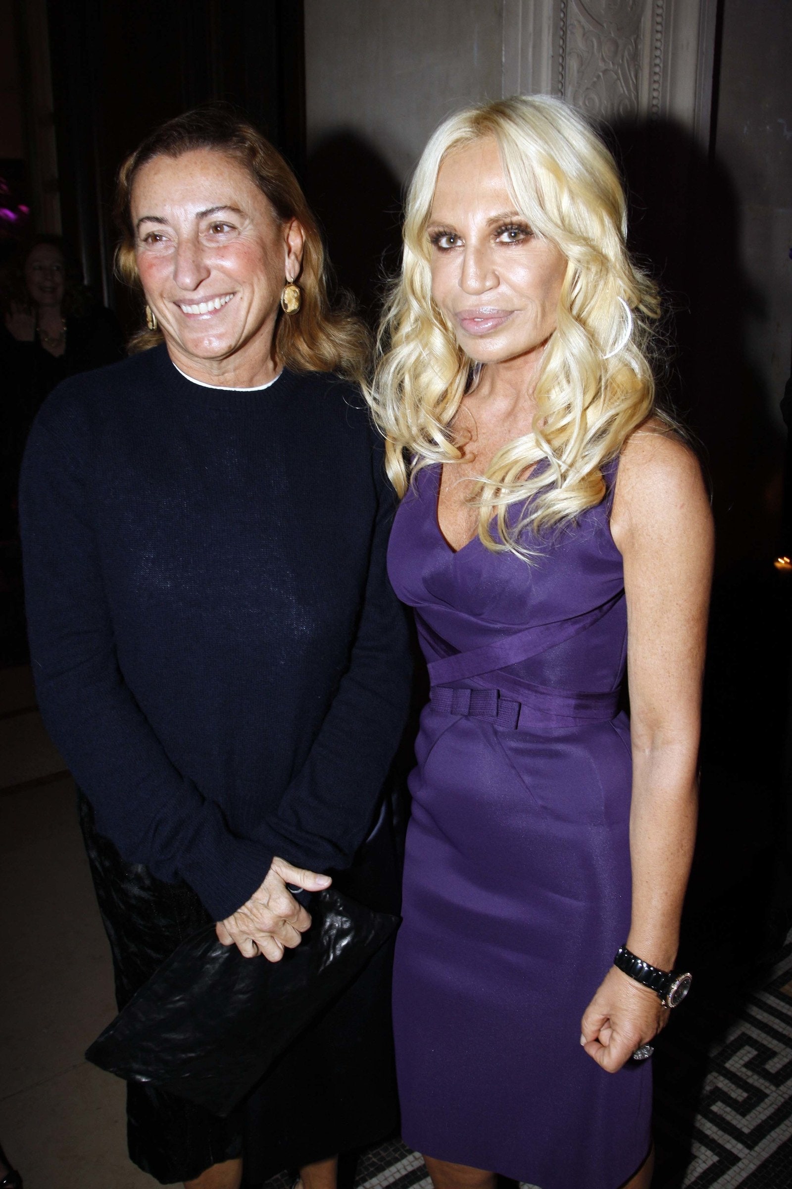 nhà thiết kế Miuccia Prada và Donatella Versace năm 2005
