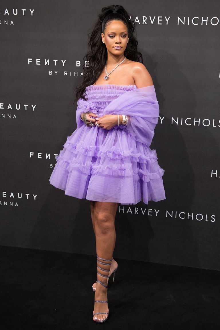 Biểu tượng thời trang 2010 Rihanna diện đầm voan màu lilac mơ mộng tại sự kiện ra mắt Fenty Beauty tại London