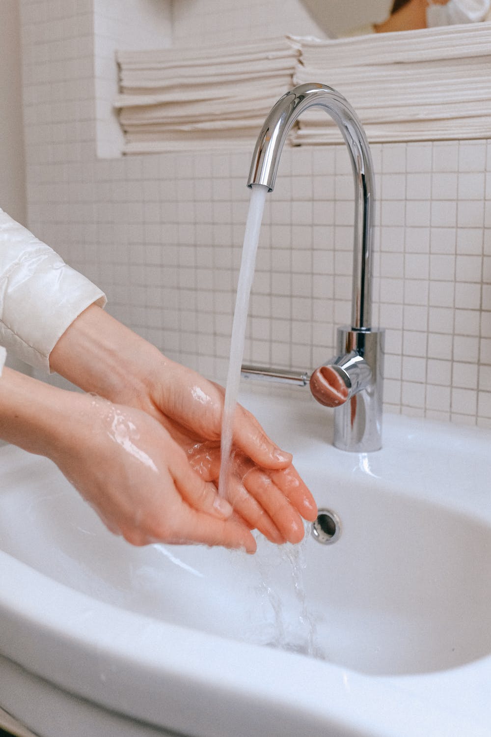 Rửa tay đúng cách phong dịch COVID-19.