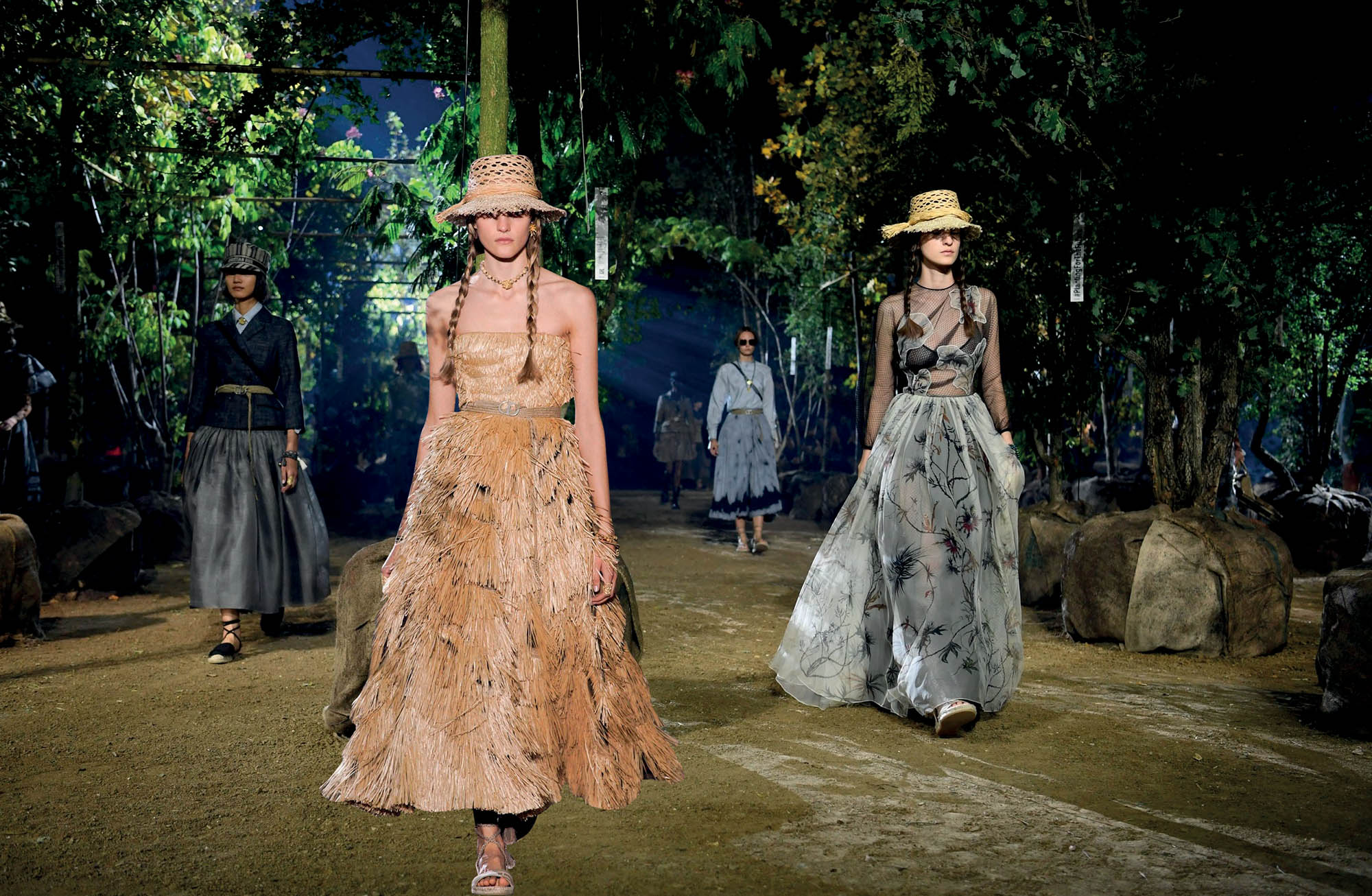sàn diễn Dior tuần lễ thời trang Xuân Hè 2020
