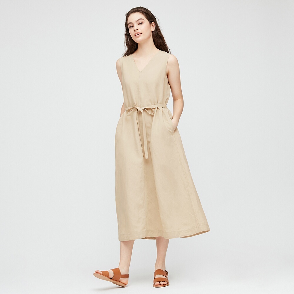 gợi ý mặc đẹp khi làm việc tại nhà với đầm linen của UNIQLO