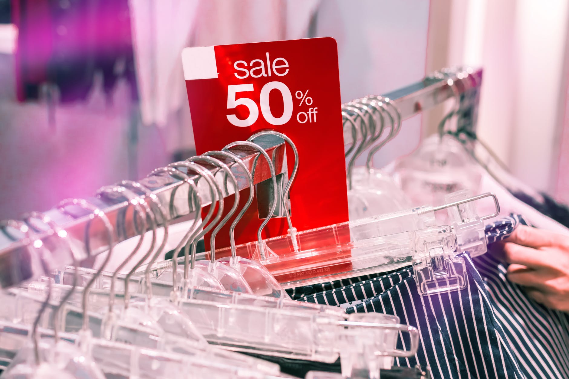 giá treo quần áo giảm 50%