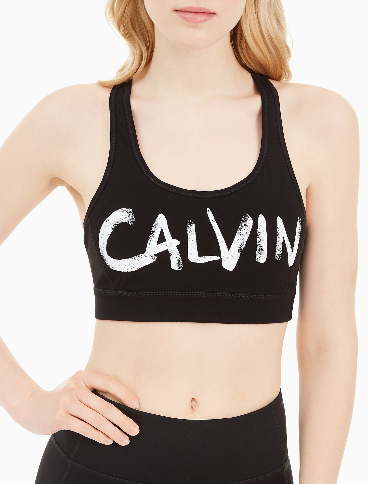Áo bra thể thao của Calvin Klein dành cho tập Yoga