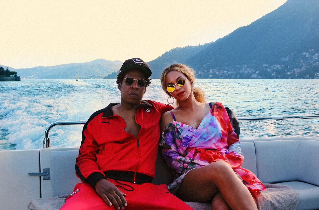 jay z và beyonce mặc đầm nhuộm tie-dye