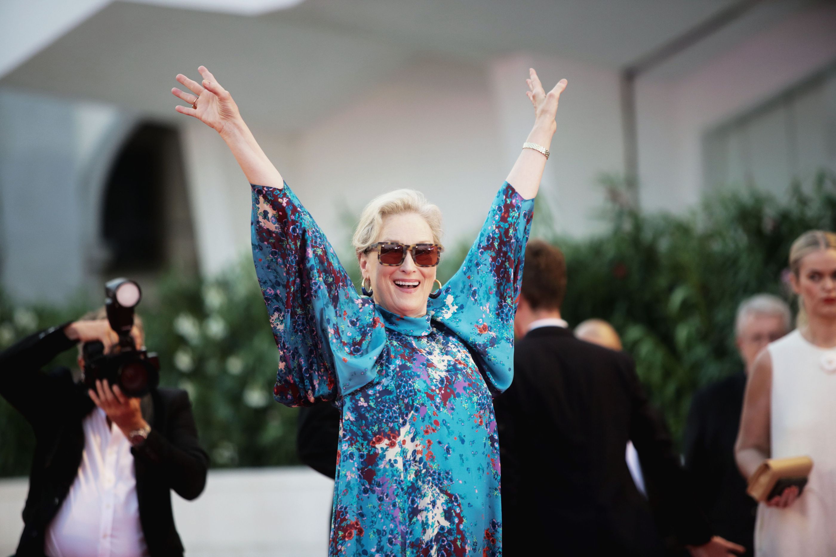 Meryl Streep mặc đầm voan hoa Givenchy tại LHP Venice 2019