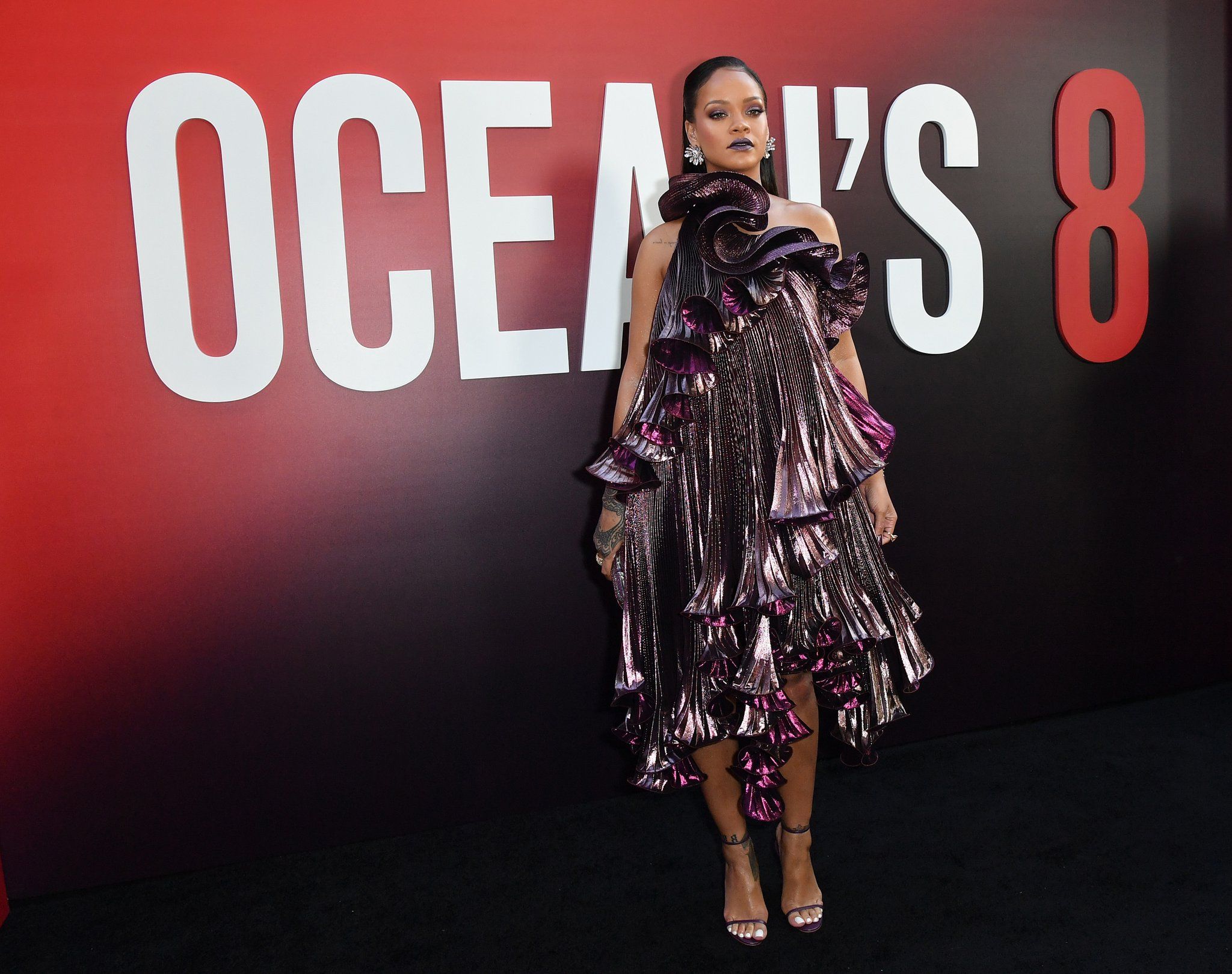 Rihanna mặc đầm Givenchy trong buổi ra mắt phim Ocean's 8