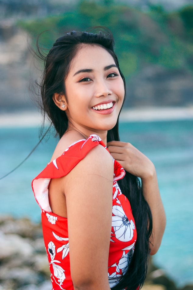 cô gái cười tươi