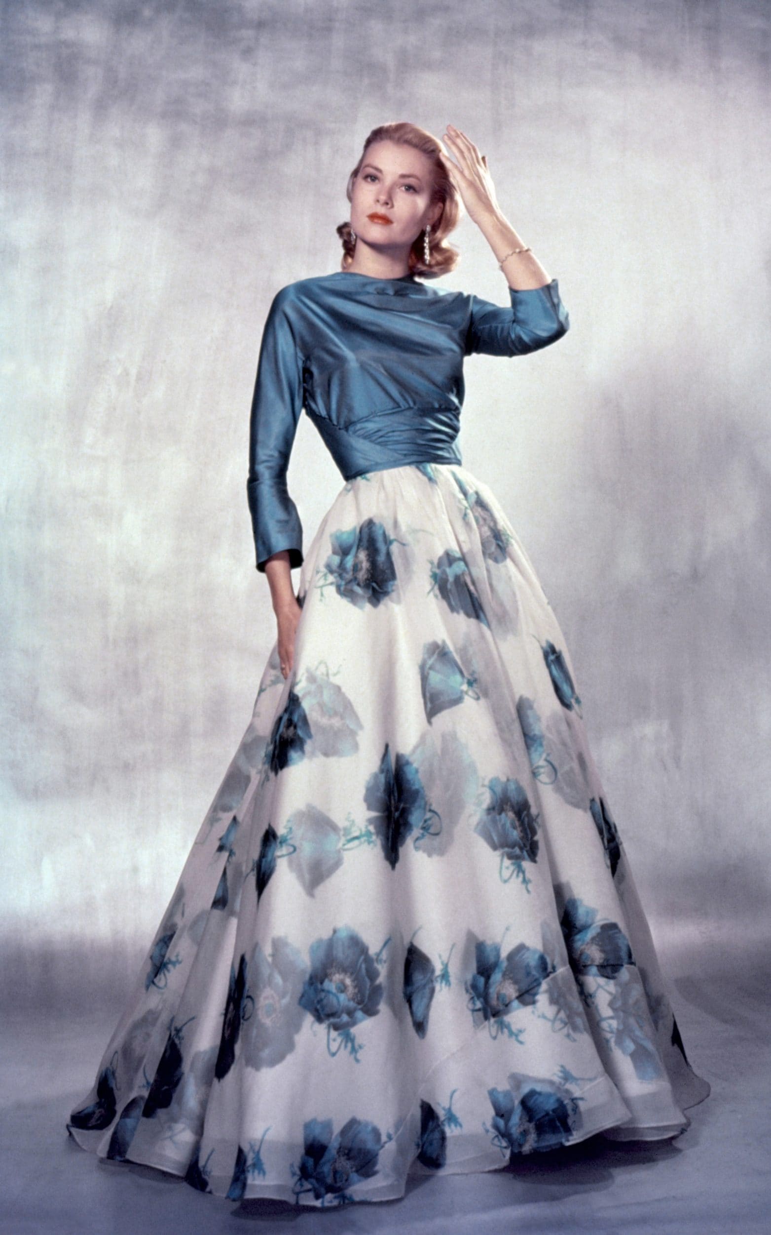 công nương grace kelly mặc váy hoa dior