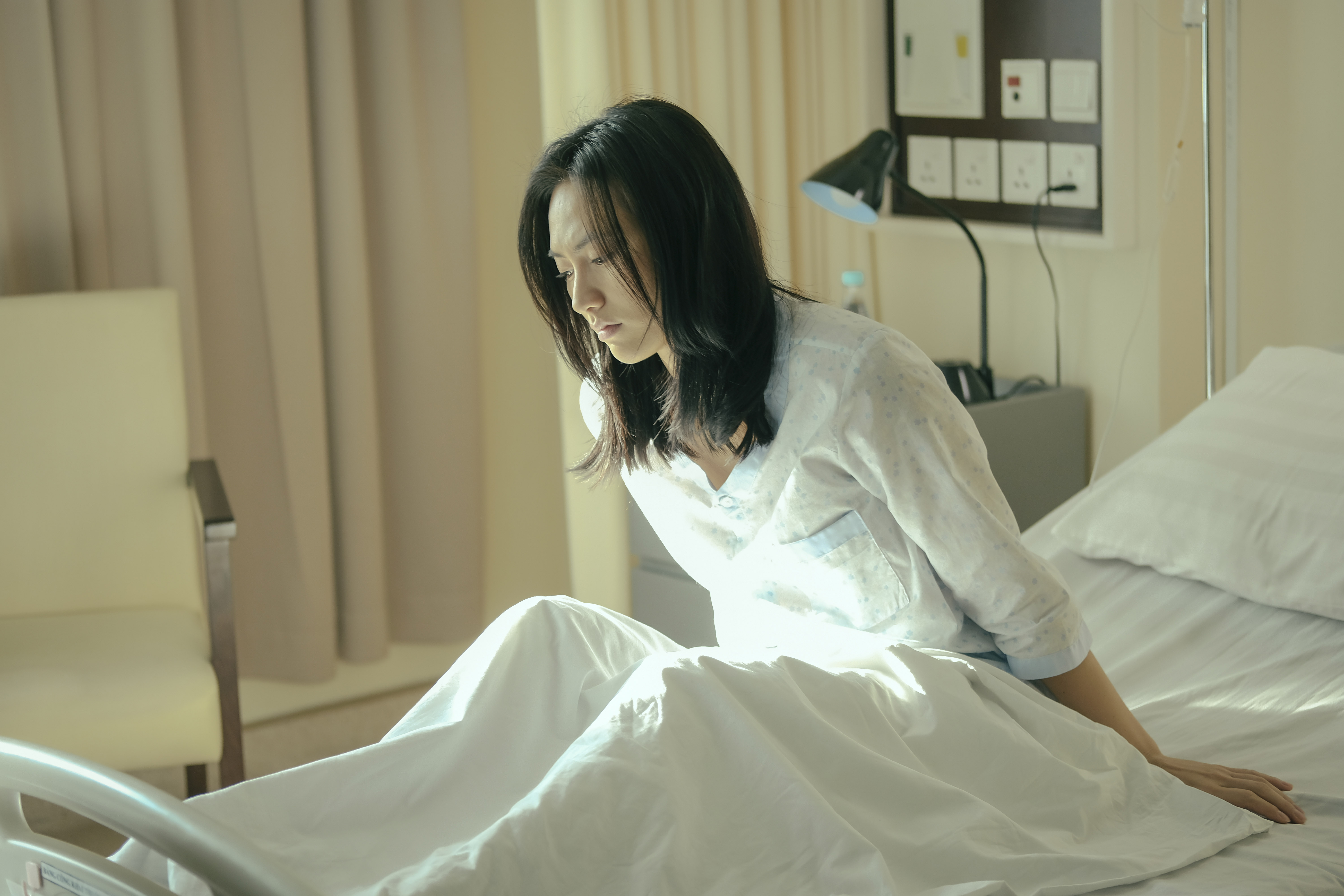 phim trinh thám Bằng Chứng Vô Hình diễn viên Phương Anh Đào trong bệnh viện