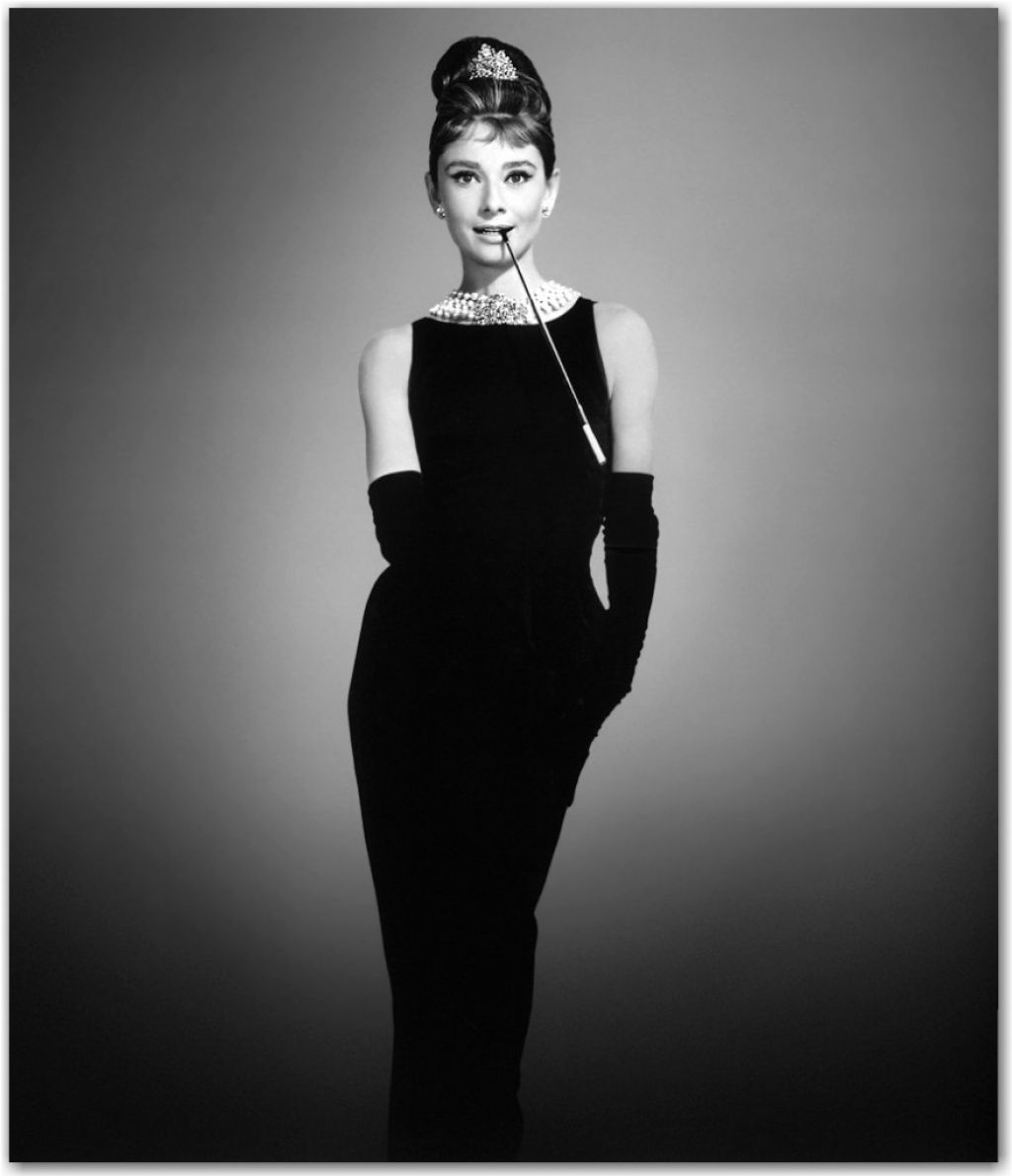 Thời trang cung Kim Ngưu - Audrey Hepburn mặc đầm đen huyền thoại