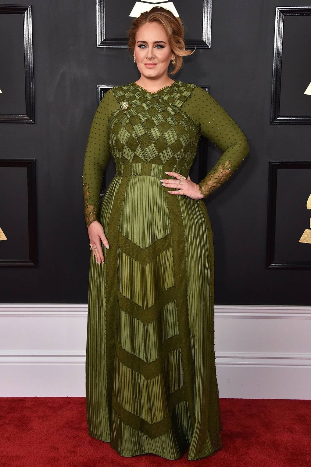 Thời trang cung Kim Ngưu - Adele mặc đầm xanh lá Givenchy