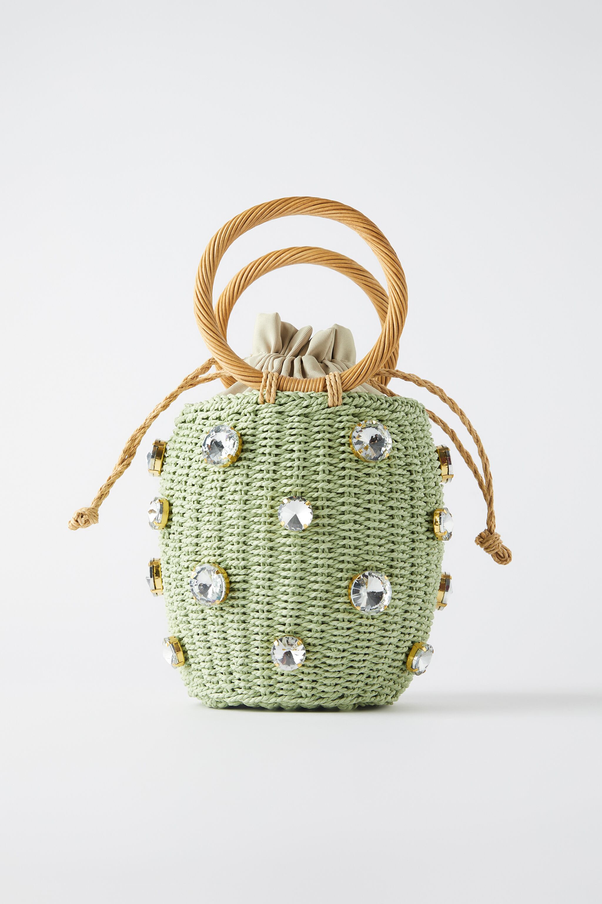 Túi bucket cói màu xanh của ZARA