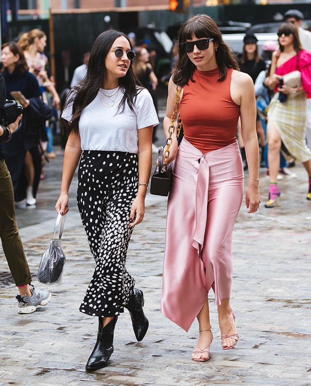 Fashionista diện chân váy suông trên phố