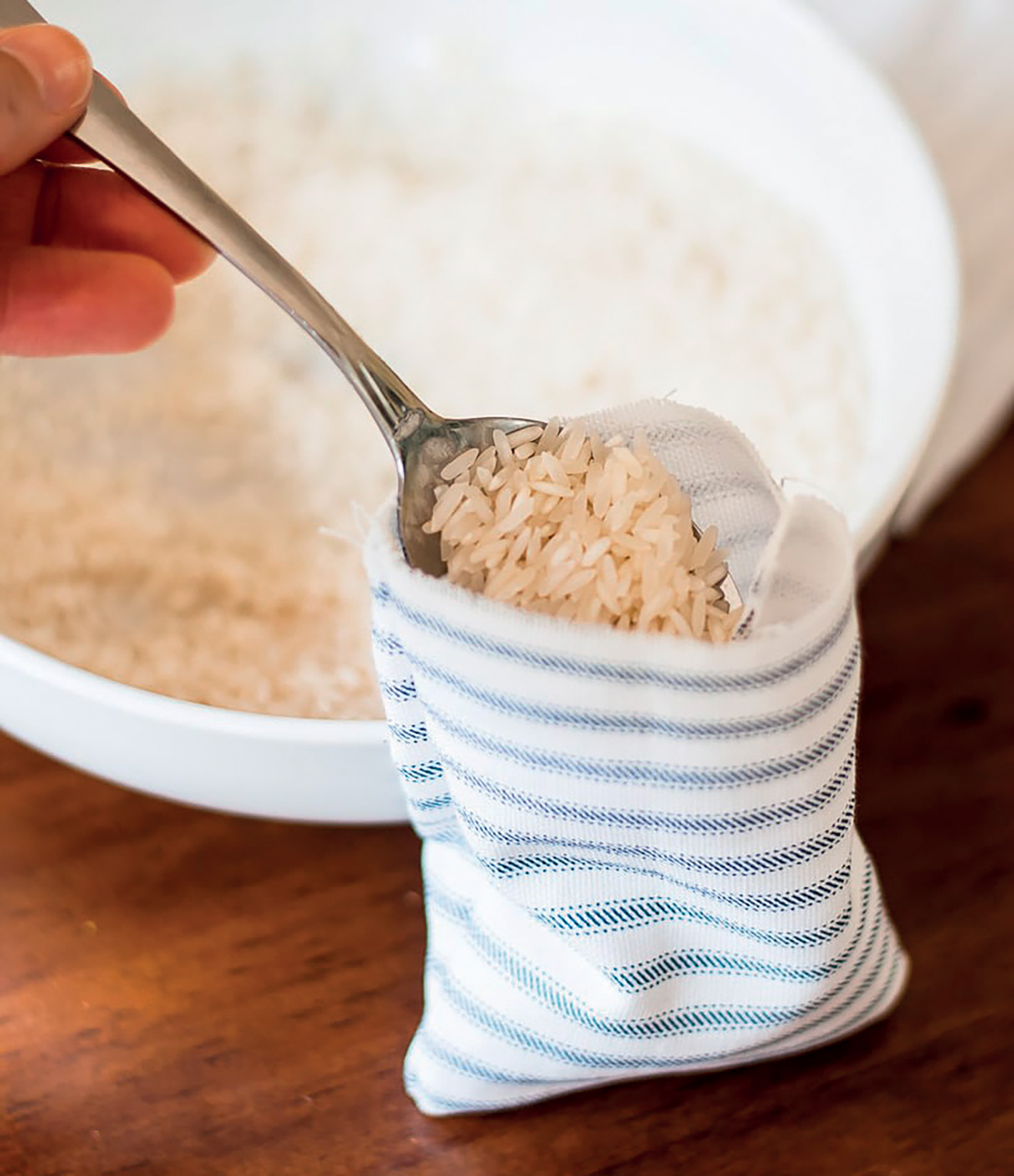 món đồ DIY gạo đựng trong túi vải