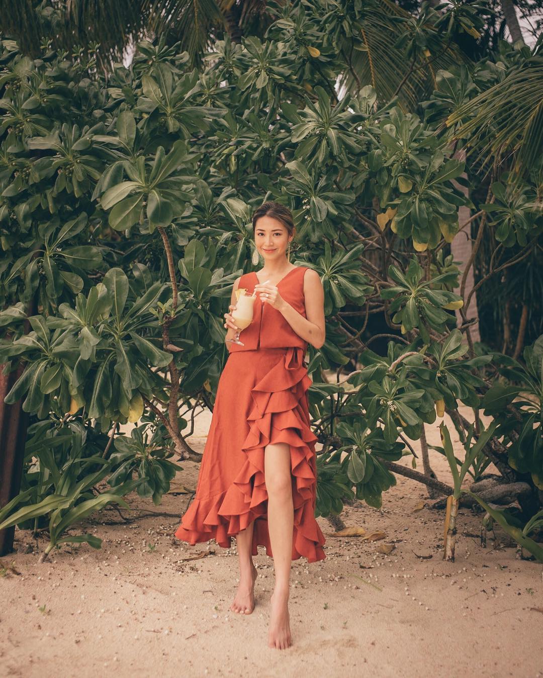 Ngoài màu vàng gam màu cam đất cũng cực đẹp và thích nhất là lên đồ sống  ảo không chê vào đâu được