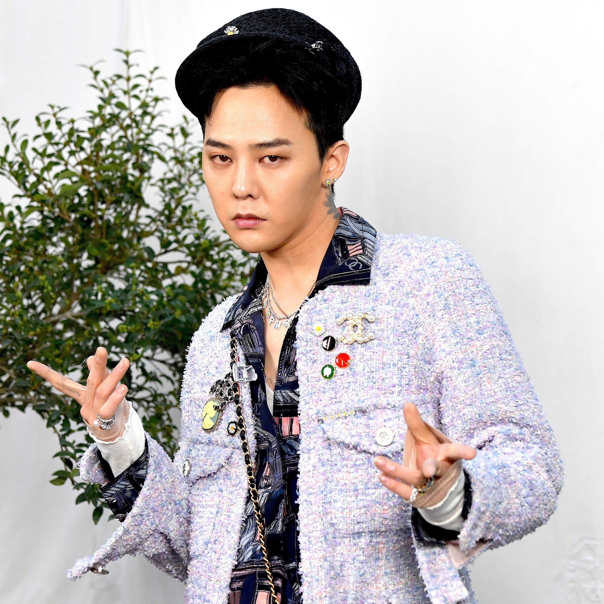 sao kpop G-Dragon dự Chanel show at Paris Fashion Week 2020