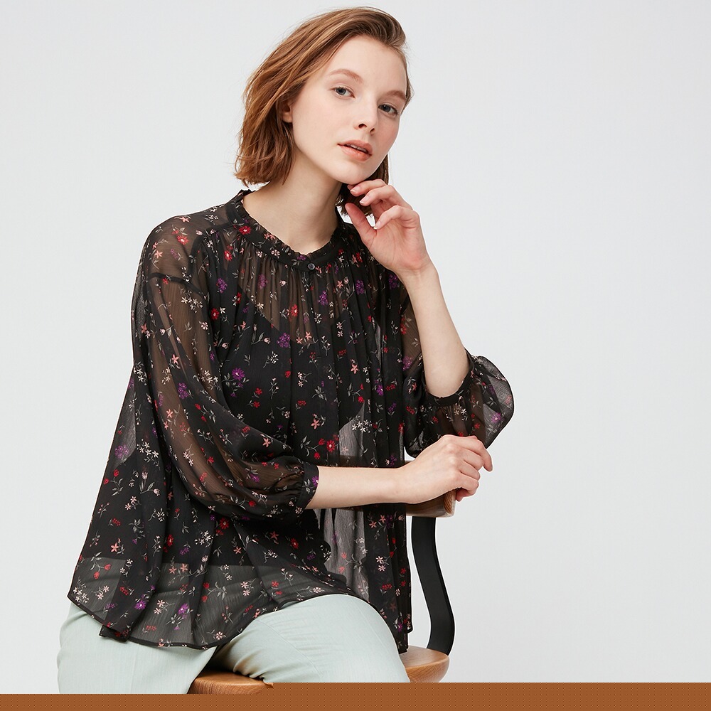 áo voan mỏng đen họa tiết hoa nhí uniqlo