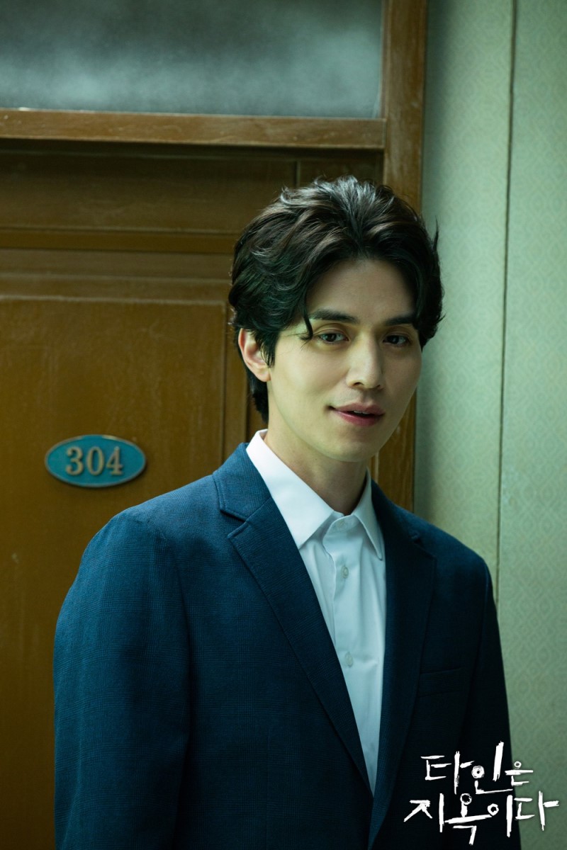 lee dong wook trong phim Strangers from hell