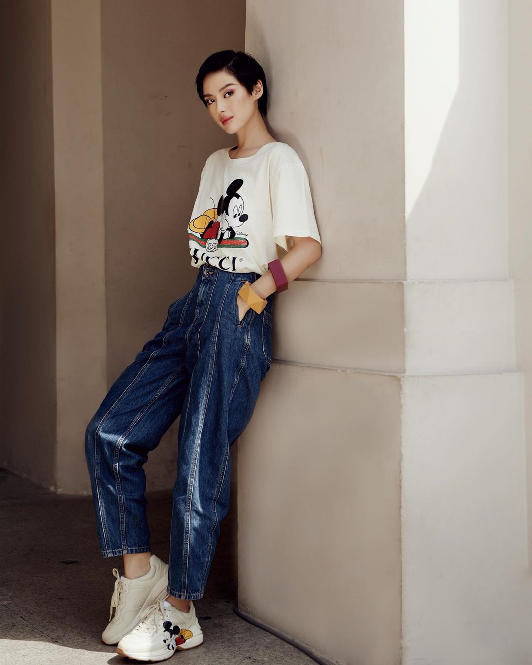 quần mom jeans vintage aesthetic áo thun mickey gucci khánh linh