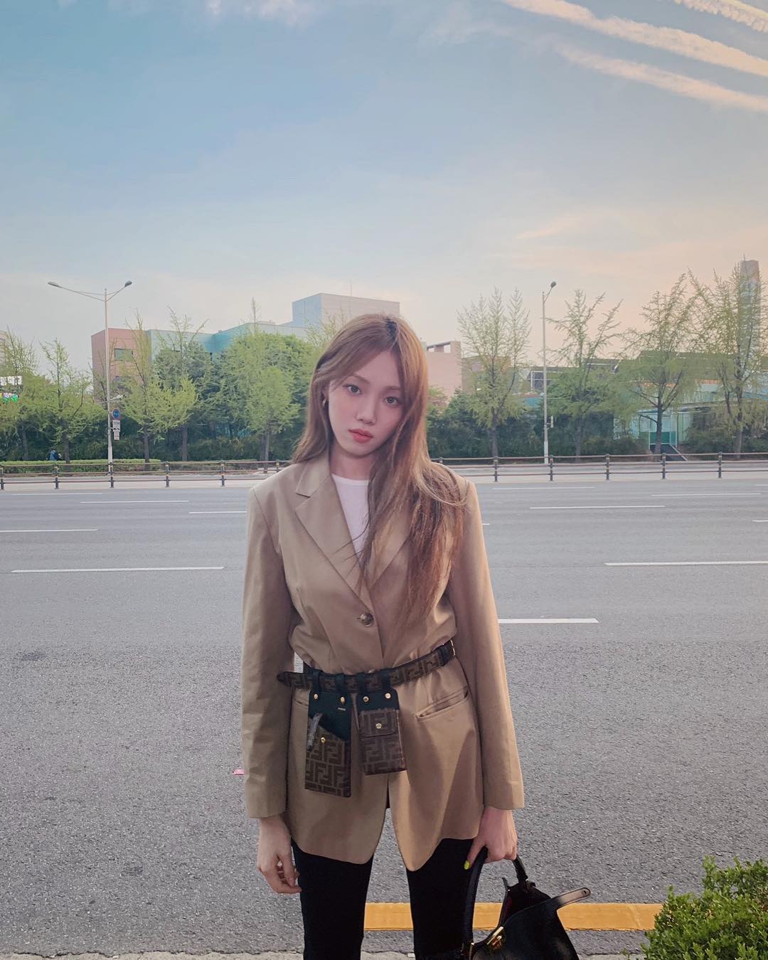 túi bao tử phong cách retro 90 vintage áo blazer quần jeans lee sung kyung