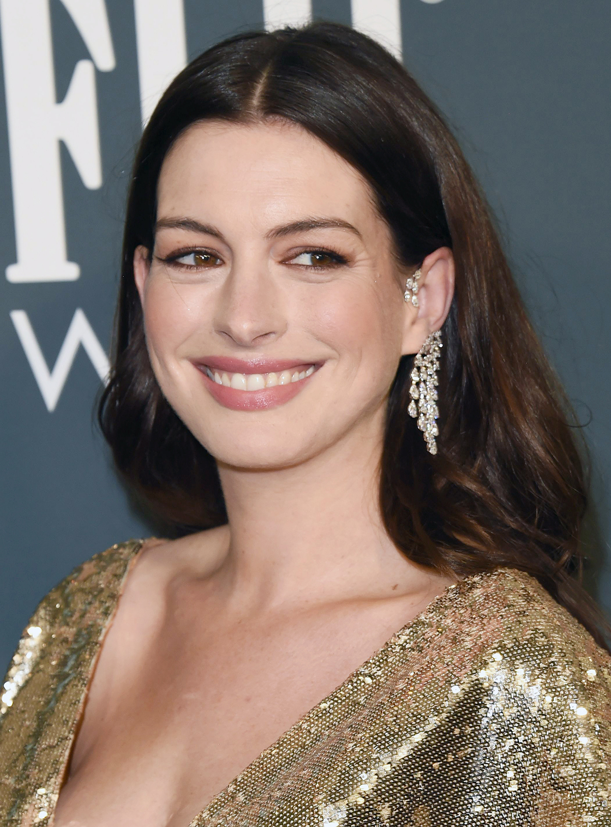 khuyên tai kẹp vành ear cuff kim cương anne hathaway