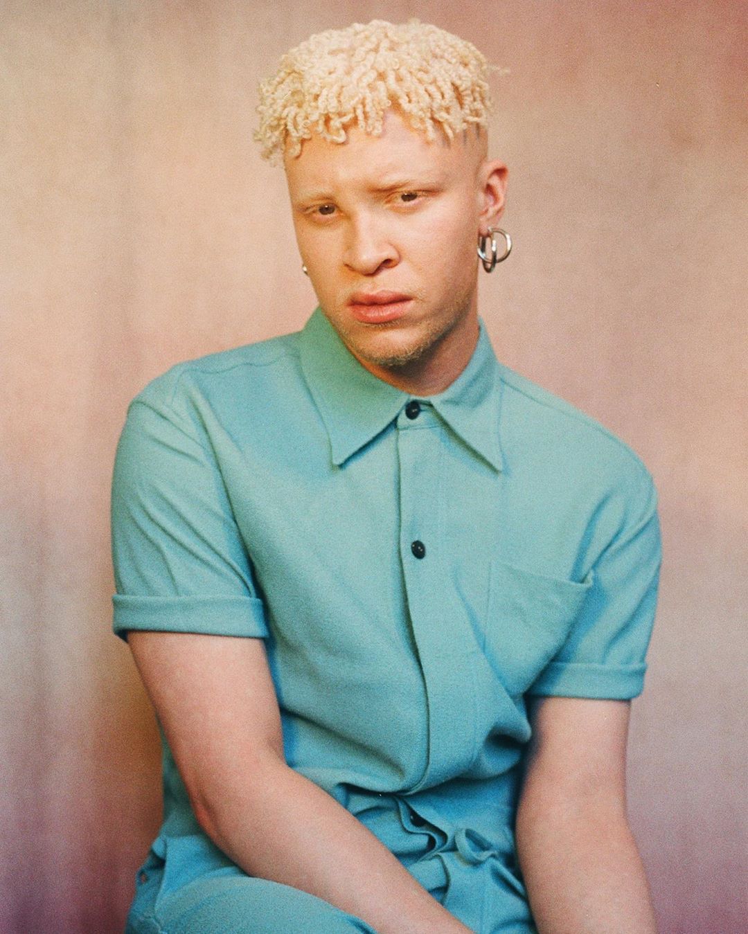 người mẫu thời trang lgbt shaun ross instagram