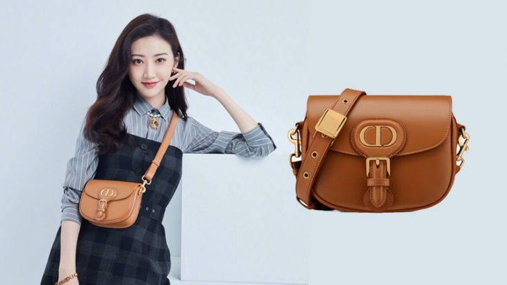 Khám phá câu chuyện đằng sau 6 mẫu túi xách mang tính biểu tượng của Dior dien vien canh diem deo tui dior bobby thumb 730x410 - Khám phá câu chuyện đằng sau 6 mẫu túi xách mang tính biểu tượng của Dior