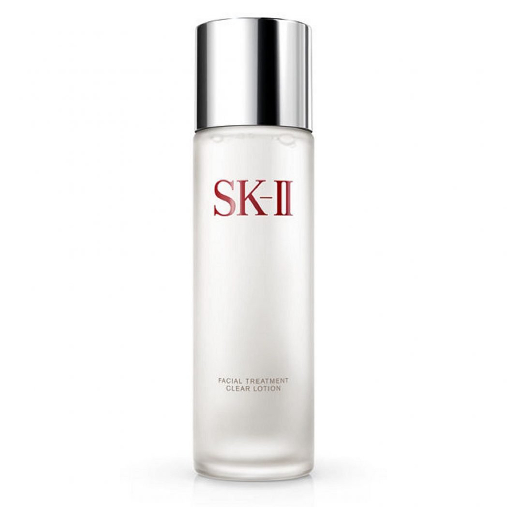 Trước khi trang điểm, bạn có thể sử dụng dưỡng ẩm SK-II Facial Treatment Clear Lotion.
