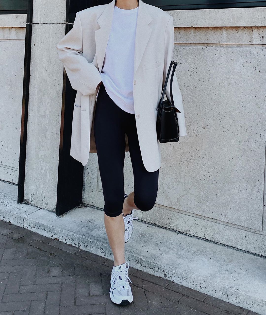 Giải mã sức hút "bùng nổ" của phong cách thời trang athleisure | ELLE