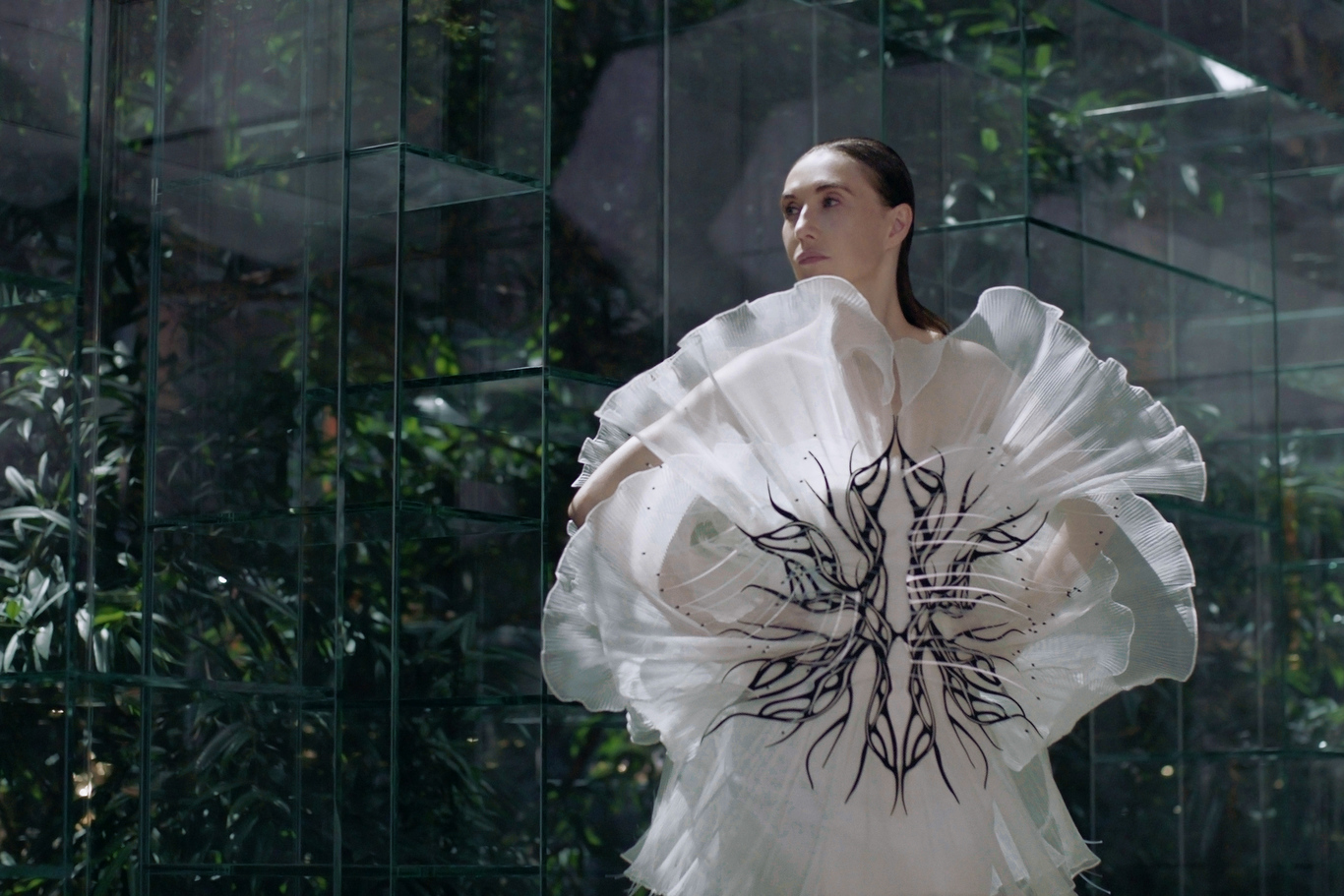 bst iris van herpen haute couture paris thu - đông 2020 2