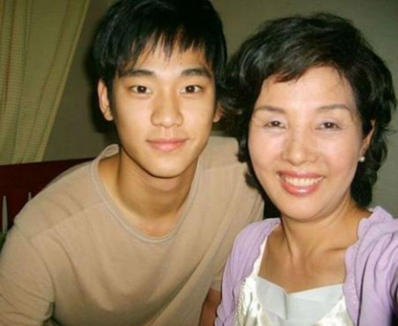 Kim Soo Hyun và mẹ