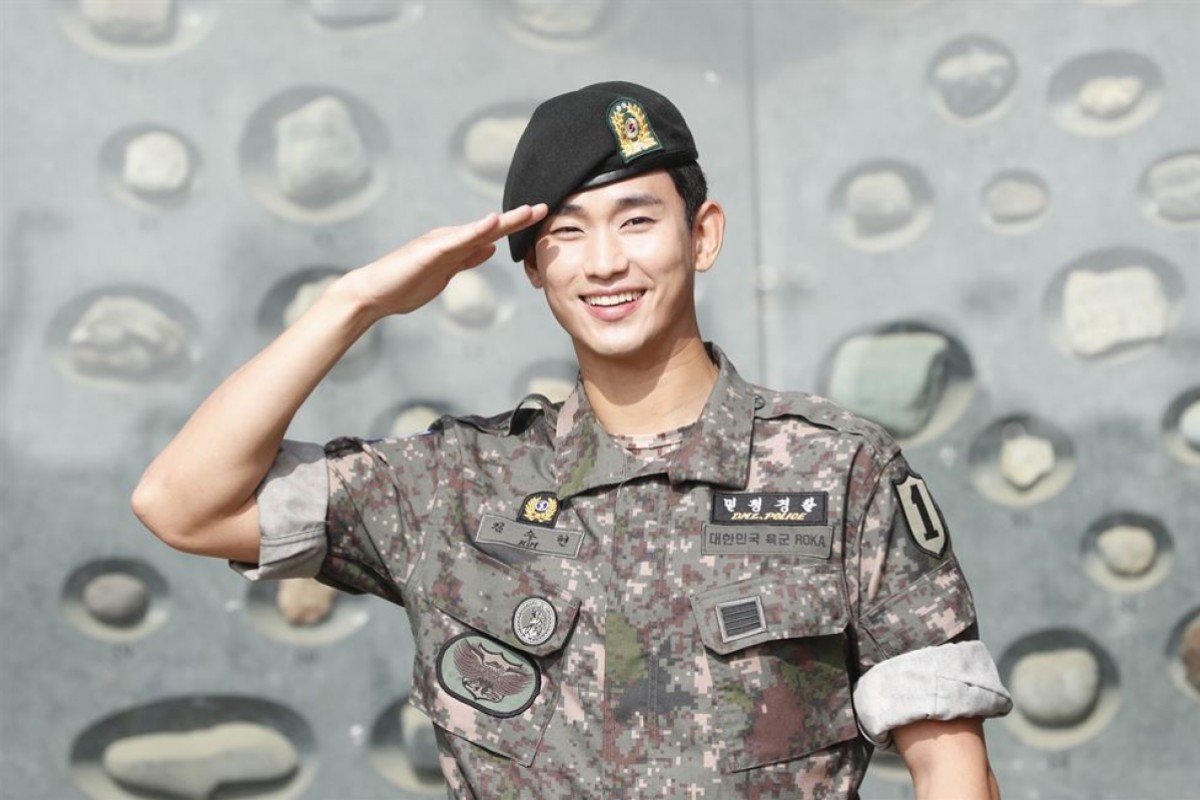 Kim Soo Hyun nhập ngũ