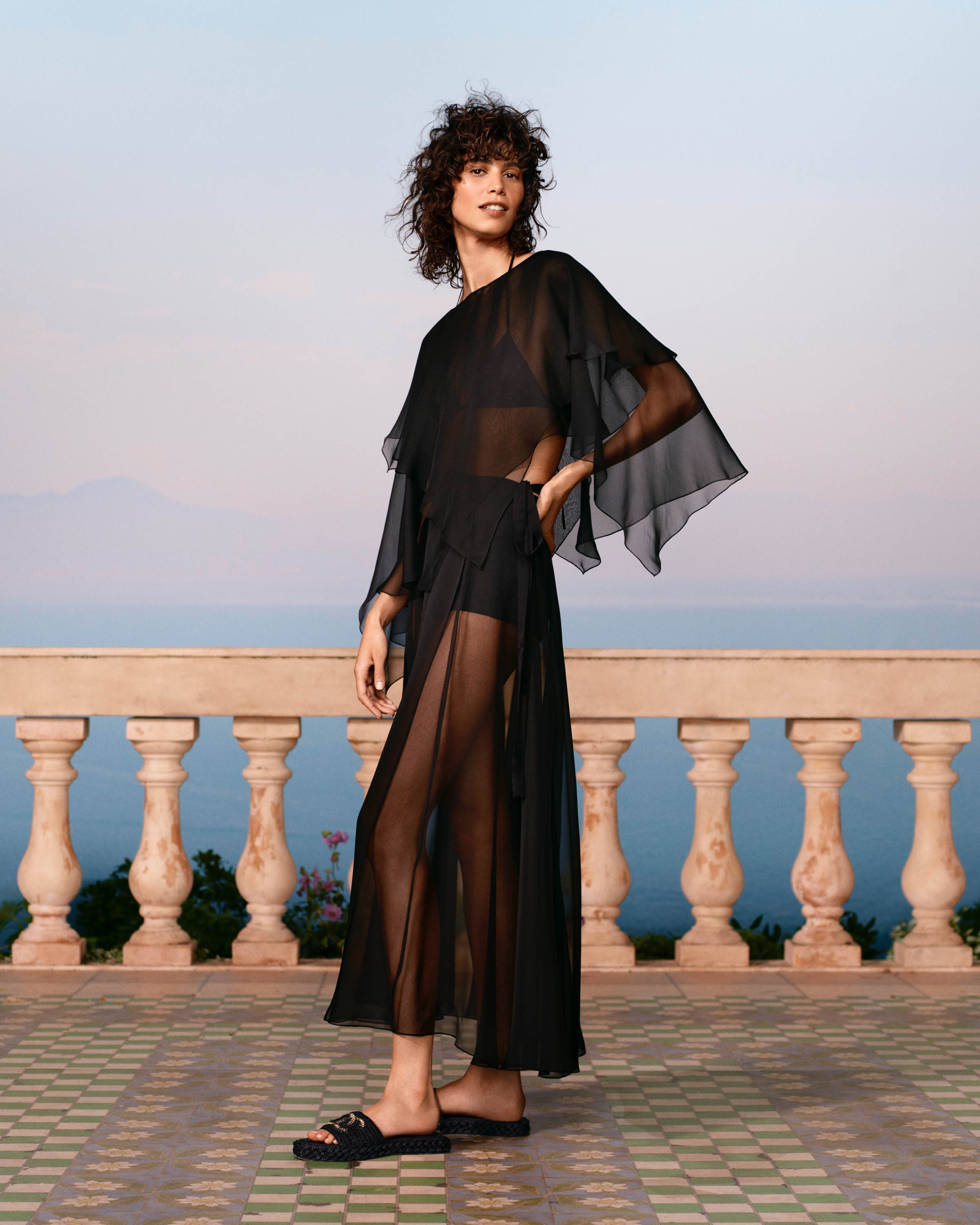 BST Chanel Cruise 2021 - Váy voan màu đen