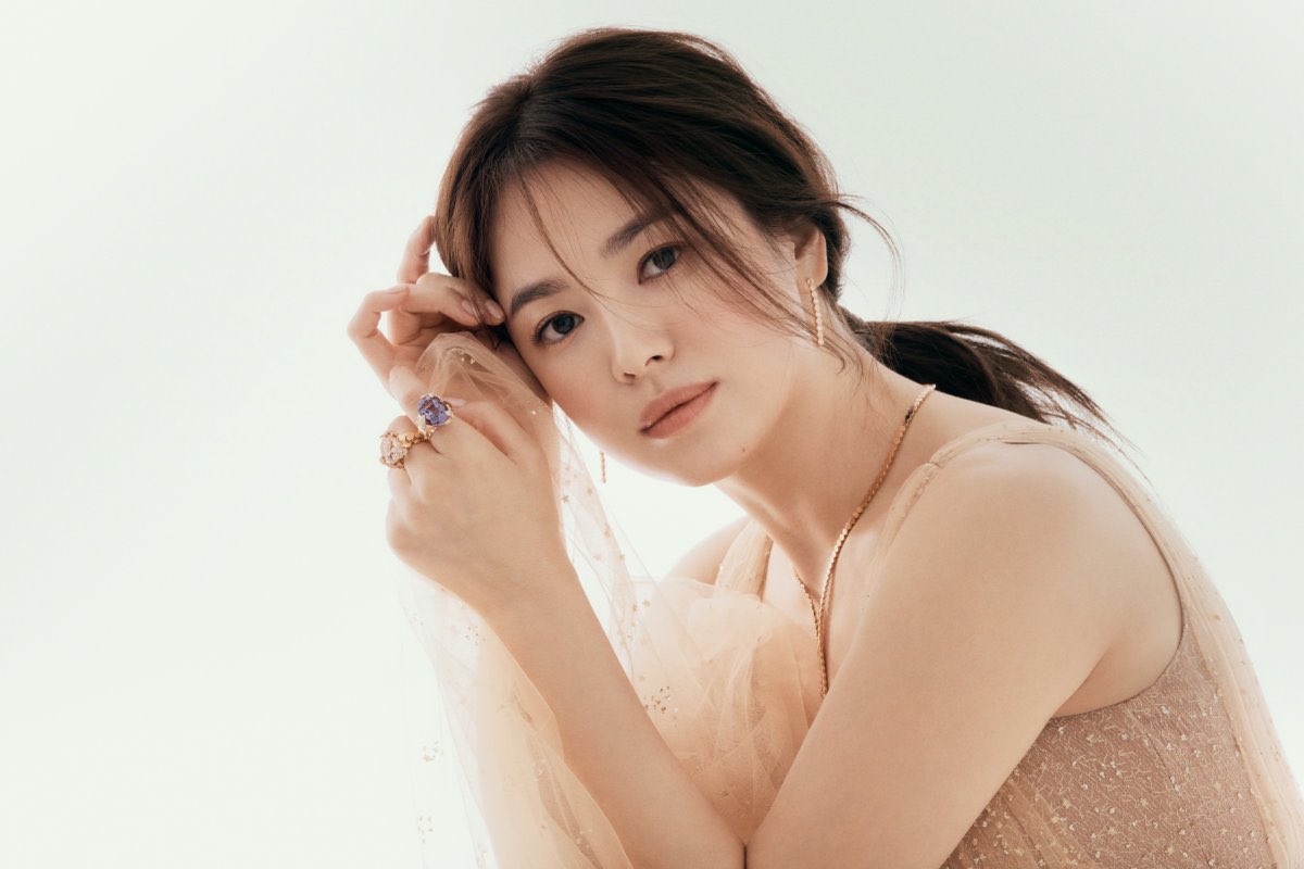 Song Hye Kyo chọn trang sức đá quý theo cung hoàng đạo