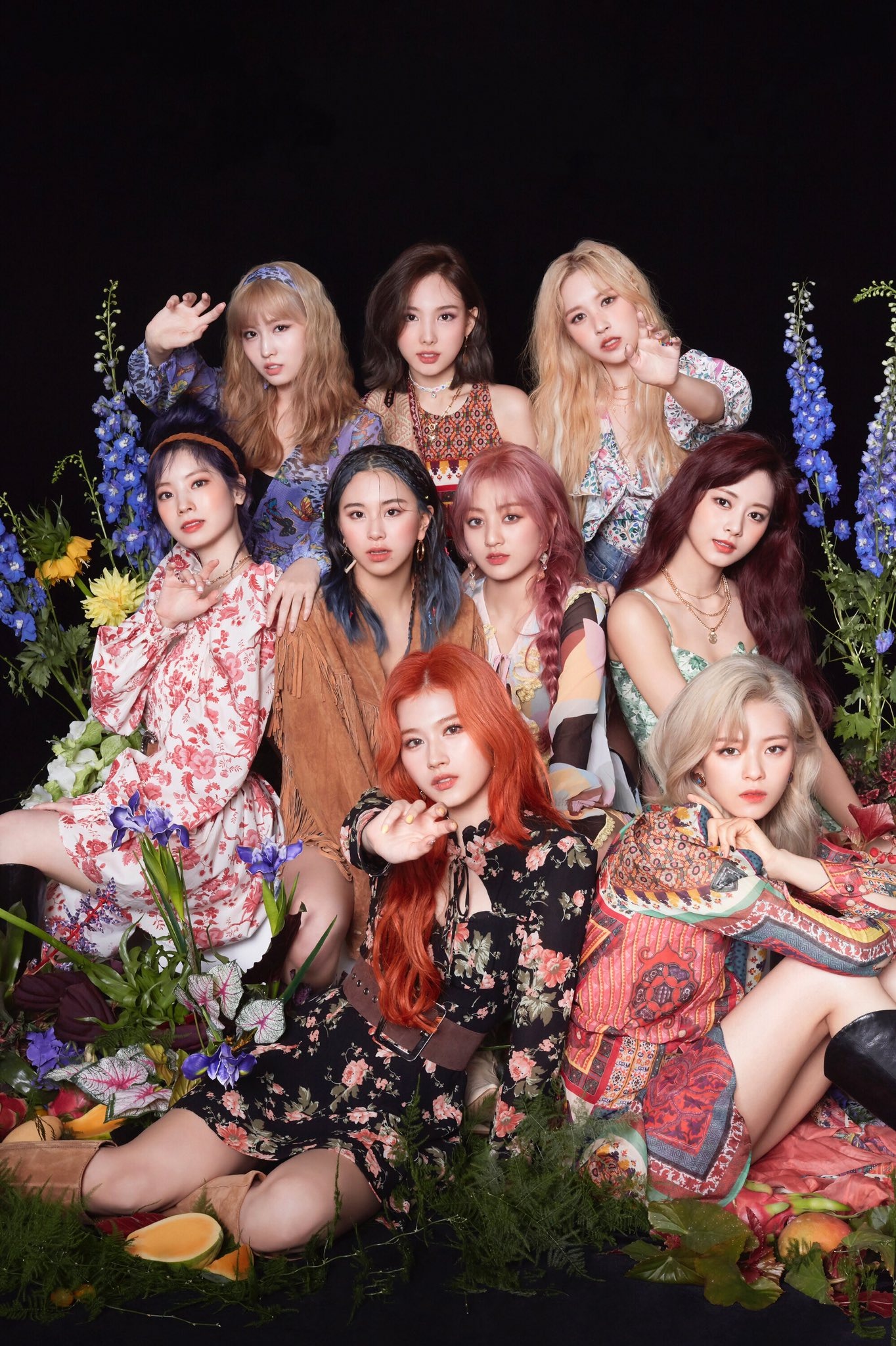 Sao Hàn Twice mặc đồ voan họa tiết boho trong mv more & more