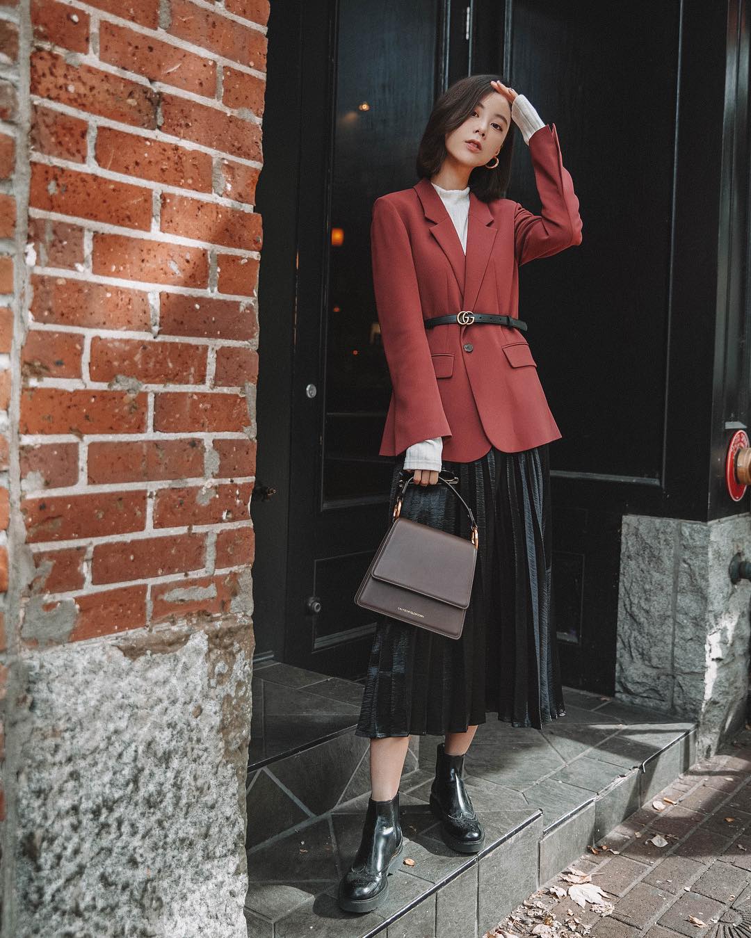 phối đồ công sở blazer với thắt lưng 