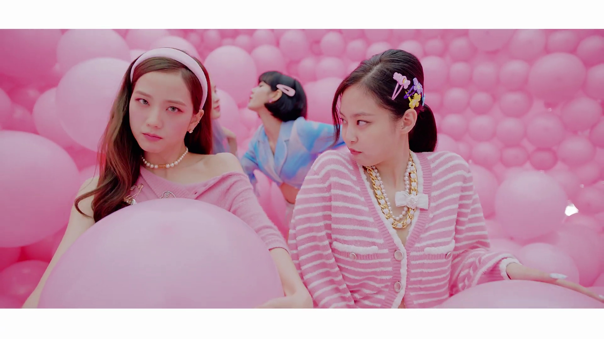 Jennie và jisoo blackpink mặc đồ hồng trong mv ice cream