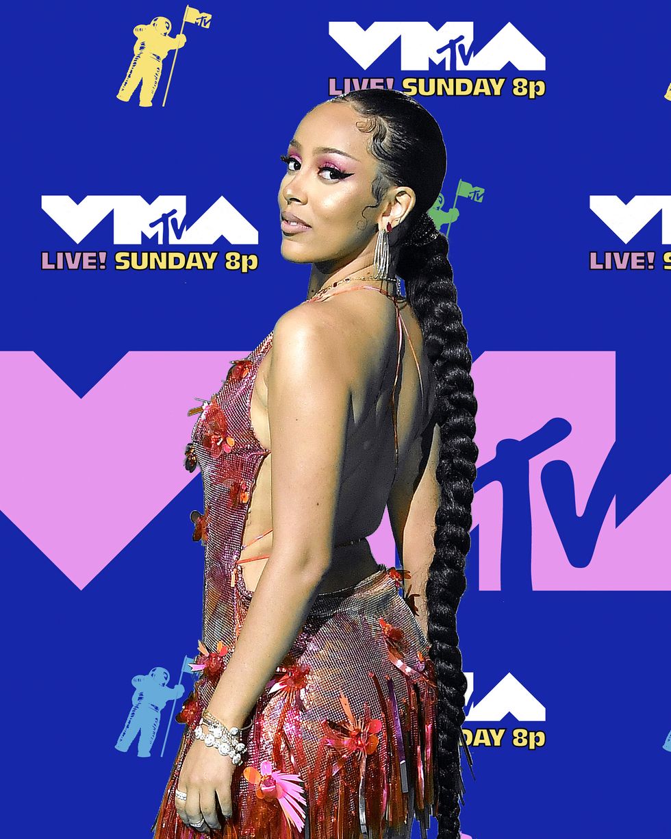 Doja Cat mặc bộ váy độc đáo tại thảm đỏ VMAS 2020