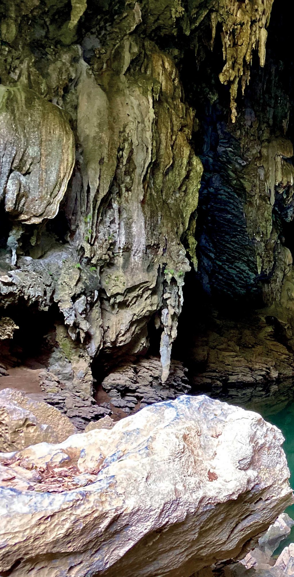 hang động Ken với cấu trúc độc đáo