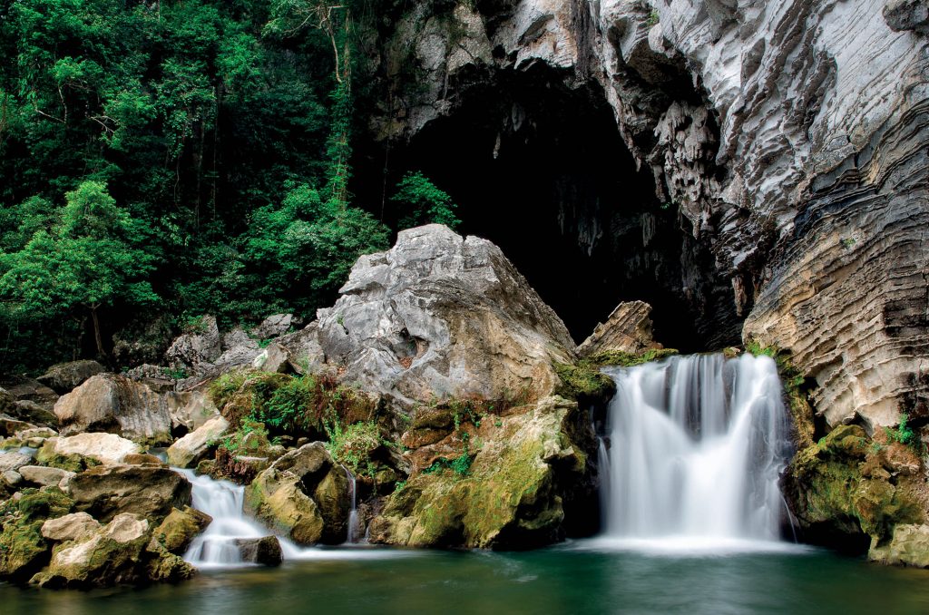 hang động Tú Làn kỳ vĩ