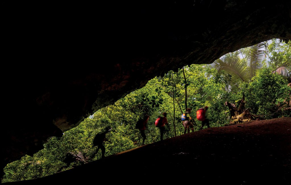 hang động khám phá hành trình