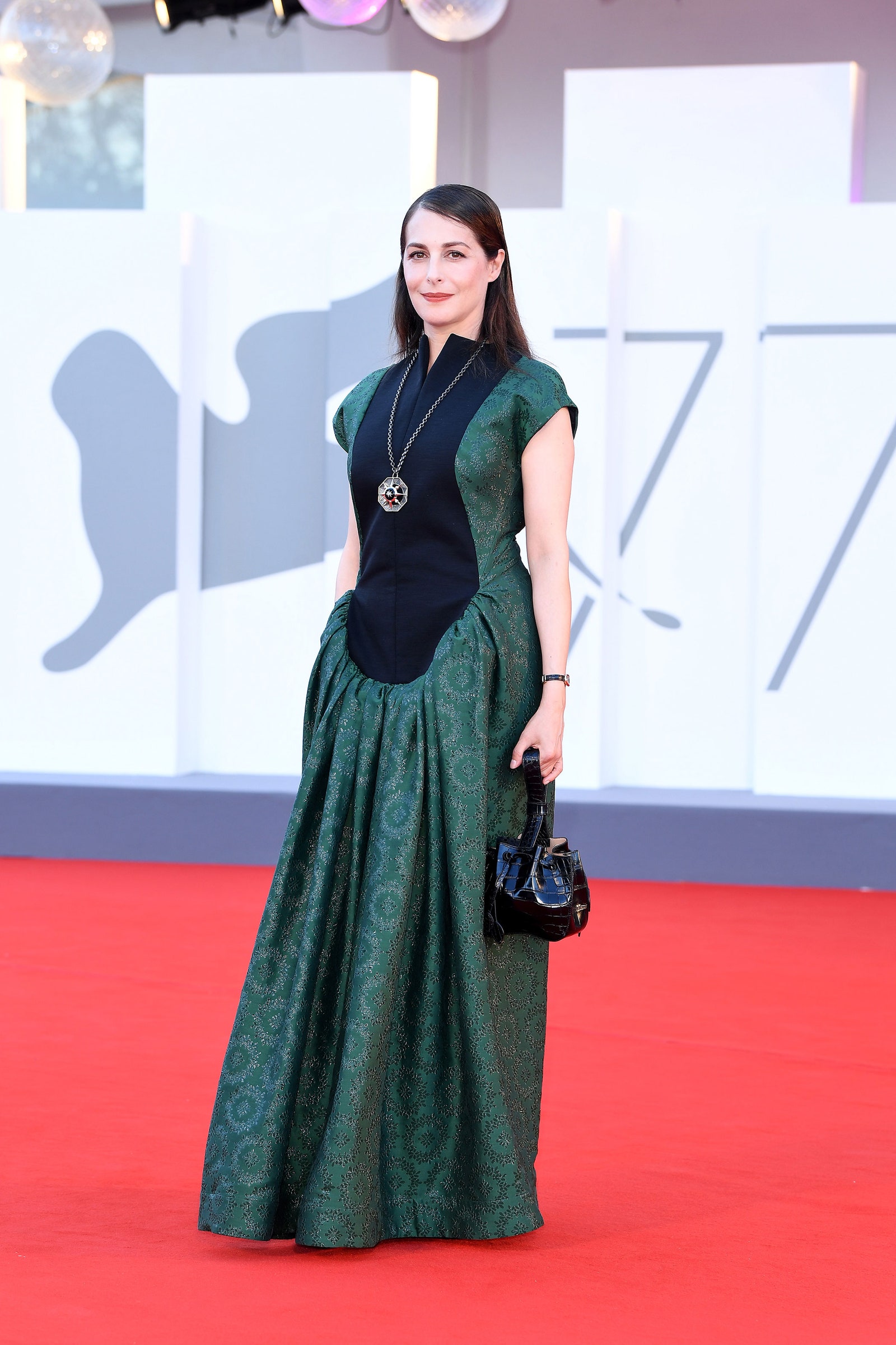 Amira Casar cùng thời trang thảm đỏ venice